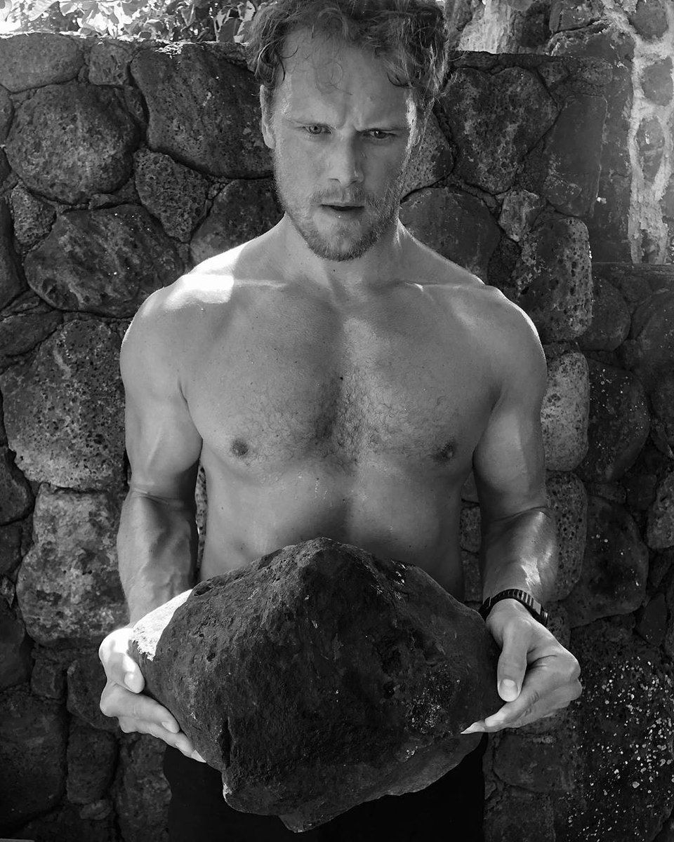Hold rocks.