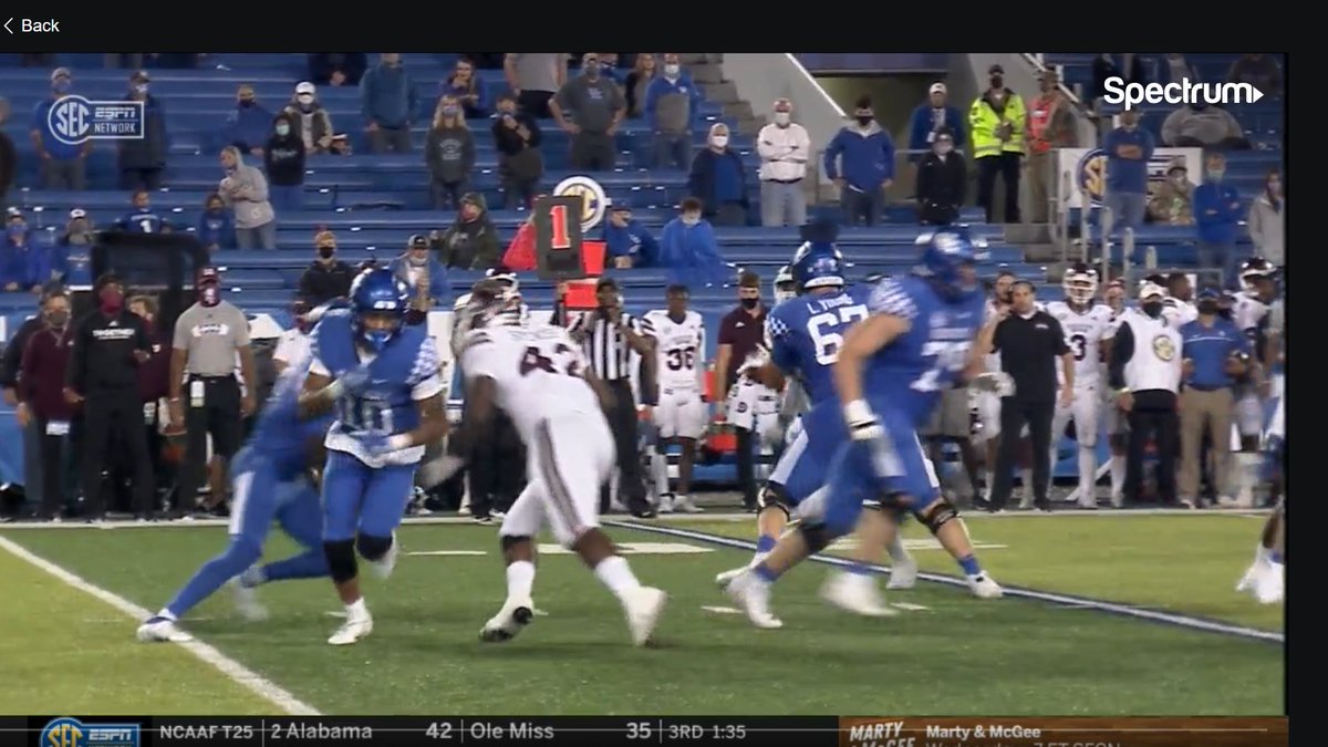 we have blue face masks for Kentucky-Miss State and I'm in love with them. Very good color rush matchup here for a couple of SEC schools that are looking to make some noise.