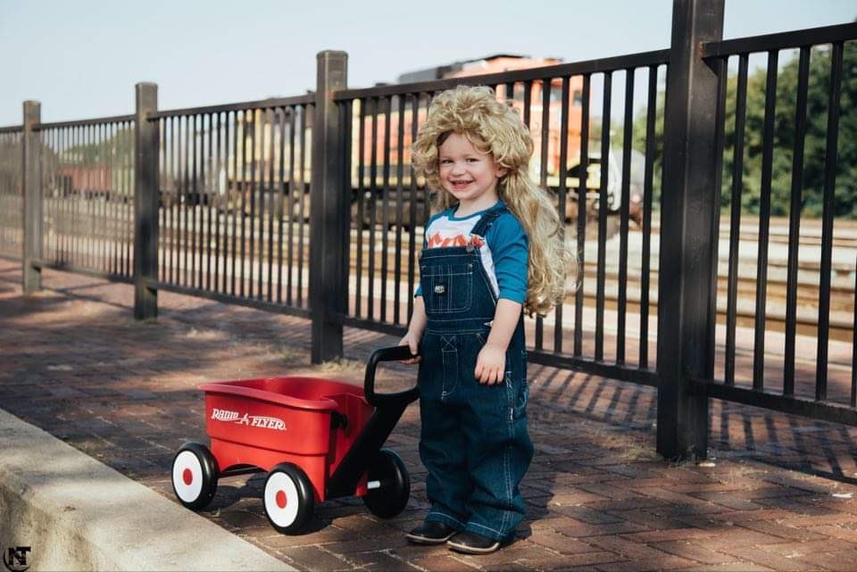 cncathey17's tweet photo. @DavidSpade not sure who wore it best😂 #joedirt #babyjoe #whereisbrandy https://t.co/P8cJnpGz4w