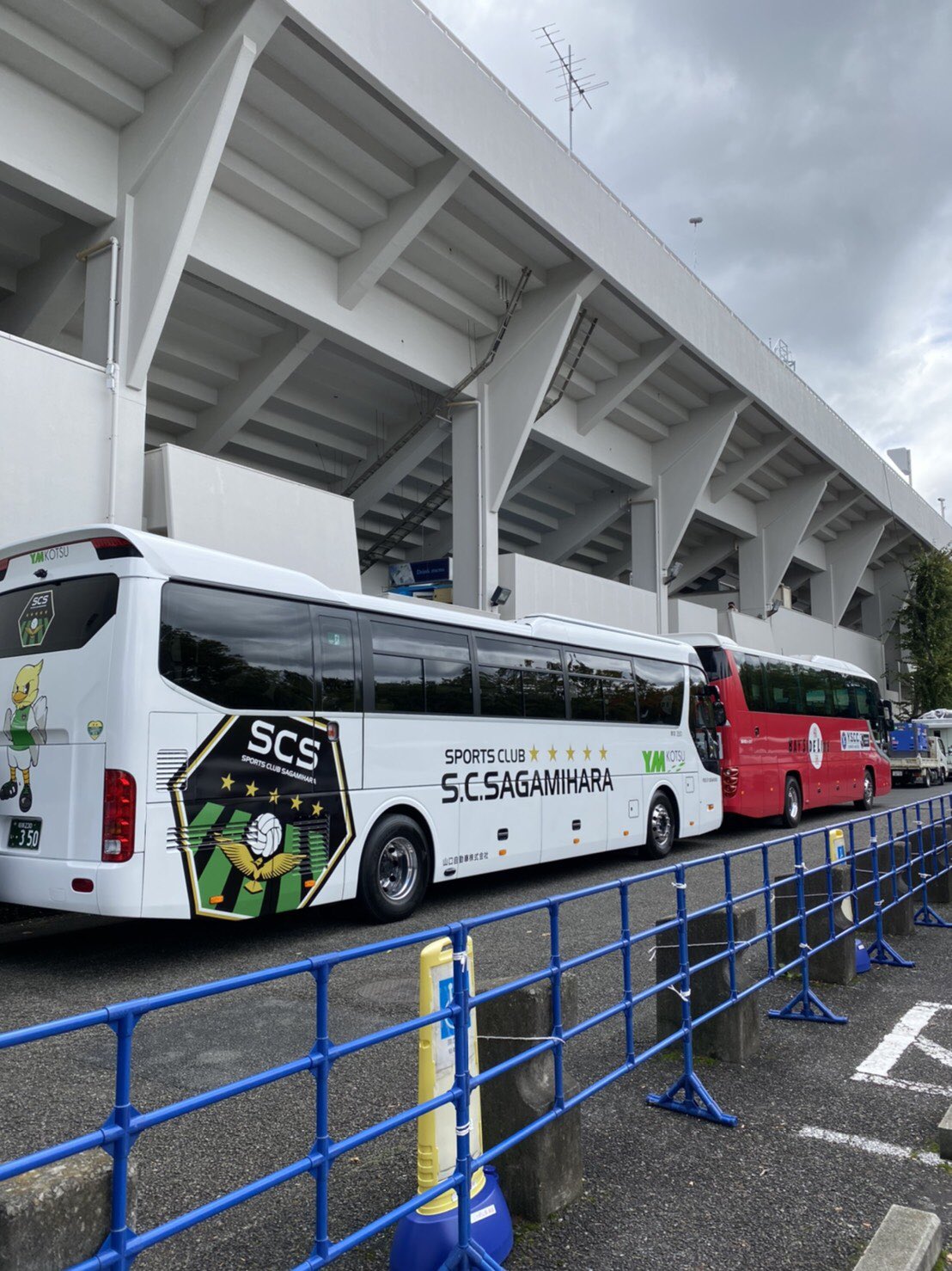 Ym交通 公式 Auf Twitter 第21節 Vs Y S C C横浜戦 ニッパツ三ツ沢球技場より 選手バスツーショット 5連勝をかけて神奈川ダービー がんばれsc相模原 Sc相模原 山口自動車 Ym交通 T Co S1vdg5ksb3 Twitter