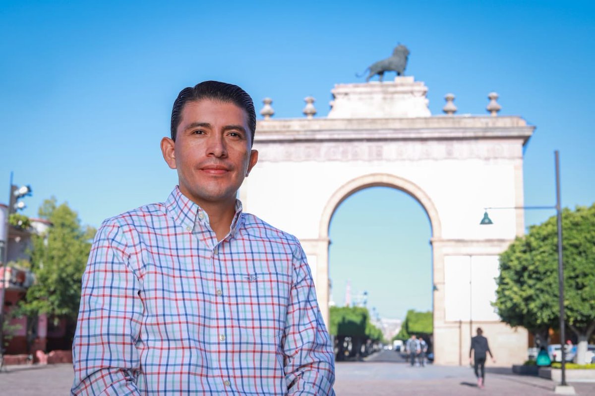 Gillopez_leon's tweet photo. Hace dos años tome protesta como Regidor del H. Ayuntamiento de León y me siento muy honrado de ser tu representante. Gracias por brindarme la oportunidad de servirte como te mereces, seguiré trabajando incansablemente por amor a mi ciudad, con pasión, honestidad y compromiso. https://t.co/1Y5btWI4Gg