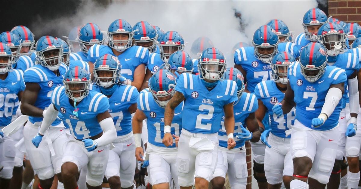 KZY_P21's tweet image. I’m extremely blessed and thankful to receive an offer from the  university of Ole Miss🔴🔵 @McCallieSports @BuckFitz @cosimp4real @BallHawkU @NatlPlaymkrsAca @CSmithScout @CoachKenLucky @MVPFA2016 @TNGridironScout @Flightclub1