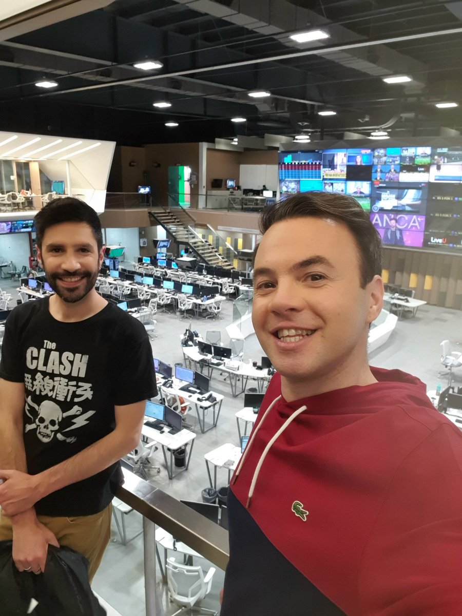 JuanButvilofsky's tweet photo. Señoras y Señores, hoy nos visitará en @TNExtremo #TNPlus mi amigo @GuidoMtz ... ¿La propuesta? Récords Extremos... Y una pregunta, ¿qué es el amor? Ampliaremos... Nos vemos en #TN a las 22! https://t.co/oIjUdWGgbw