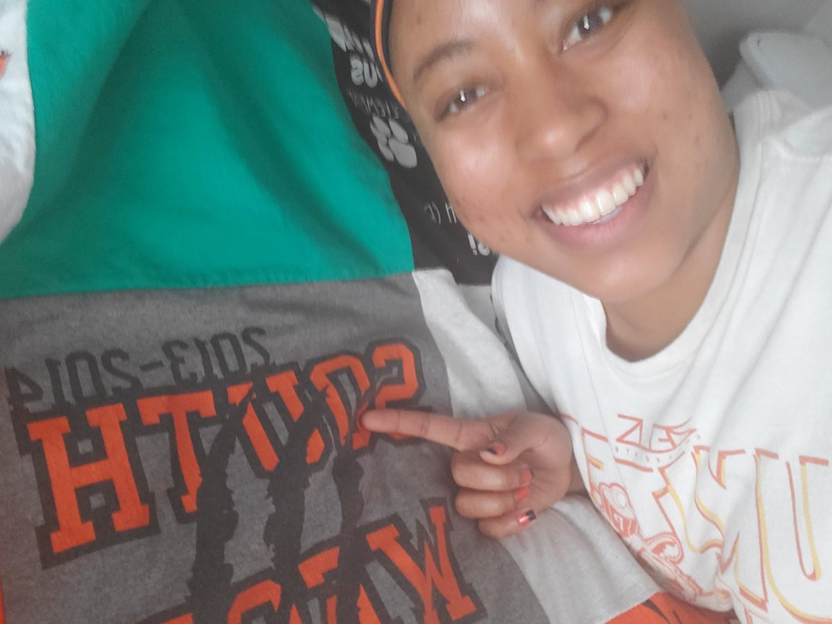 ceharris94's tweet photo. @PacificAlumni's Virtual Scavenger Hunt brought out my competitiveness. 

Highlights include:
1) My orange and black manicure
2) I feel like #Pacificalumni royalty
3) Shoutout to my freshman residence hall (not dorm 😉)
4) Proud Engineering Alum

#PacificHC @ASuopAE @UOPacific https://t.co/pNZ75kNtUj
