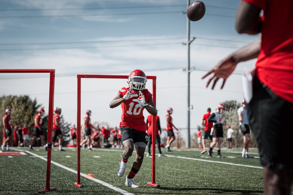 Utah_Football's tweet photo. Day ✌️ https://t.co/wpABvl14GV