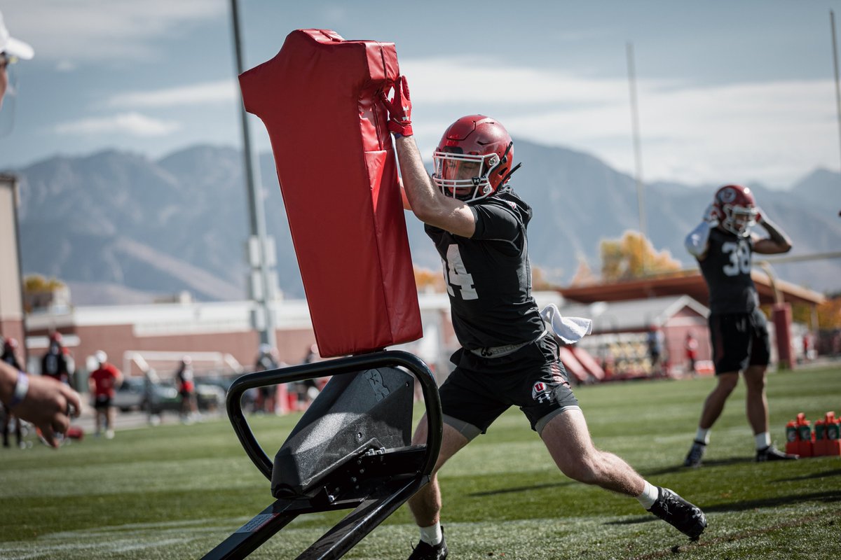 Utah_Football's tweet photo. Day ✌️ https://t.co/wpABvl14GV