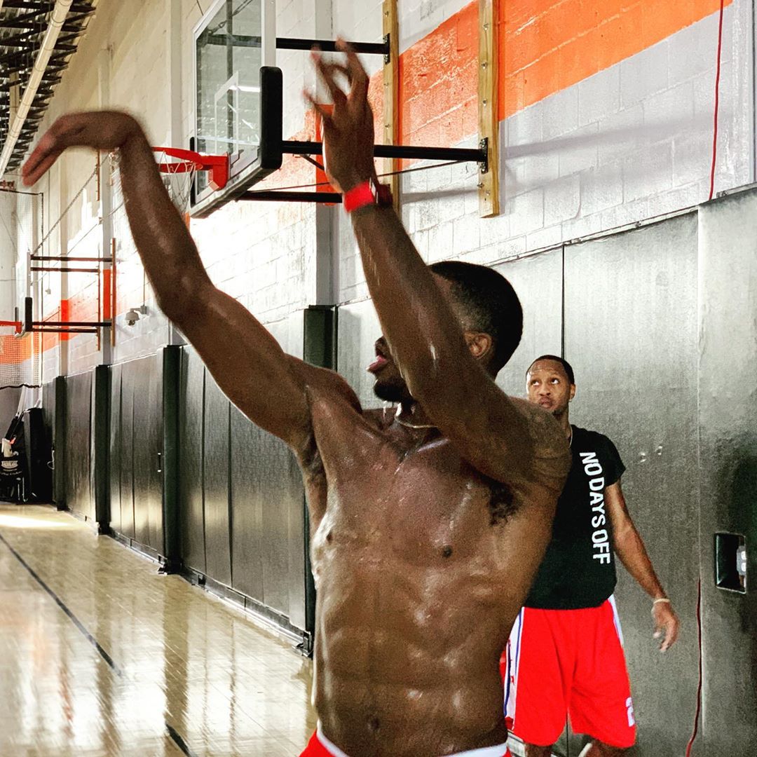 BleacherReport's tweet photo. Joe Johnson looks NBA ready at 39 years old 😳

(via @TheJoeJohnson7) https://t.co/2LQ6JA4v4S