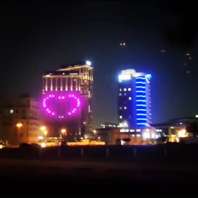DianLala7's tweet photo. Night lights are simply amazing. It inspires you and makes you fall inlove ❤️ #cityviewlight #dubai #nightlights #travel #heart https://t.co/U1Q3tQLaHZ