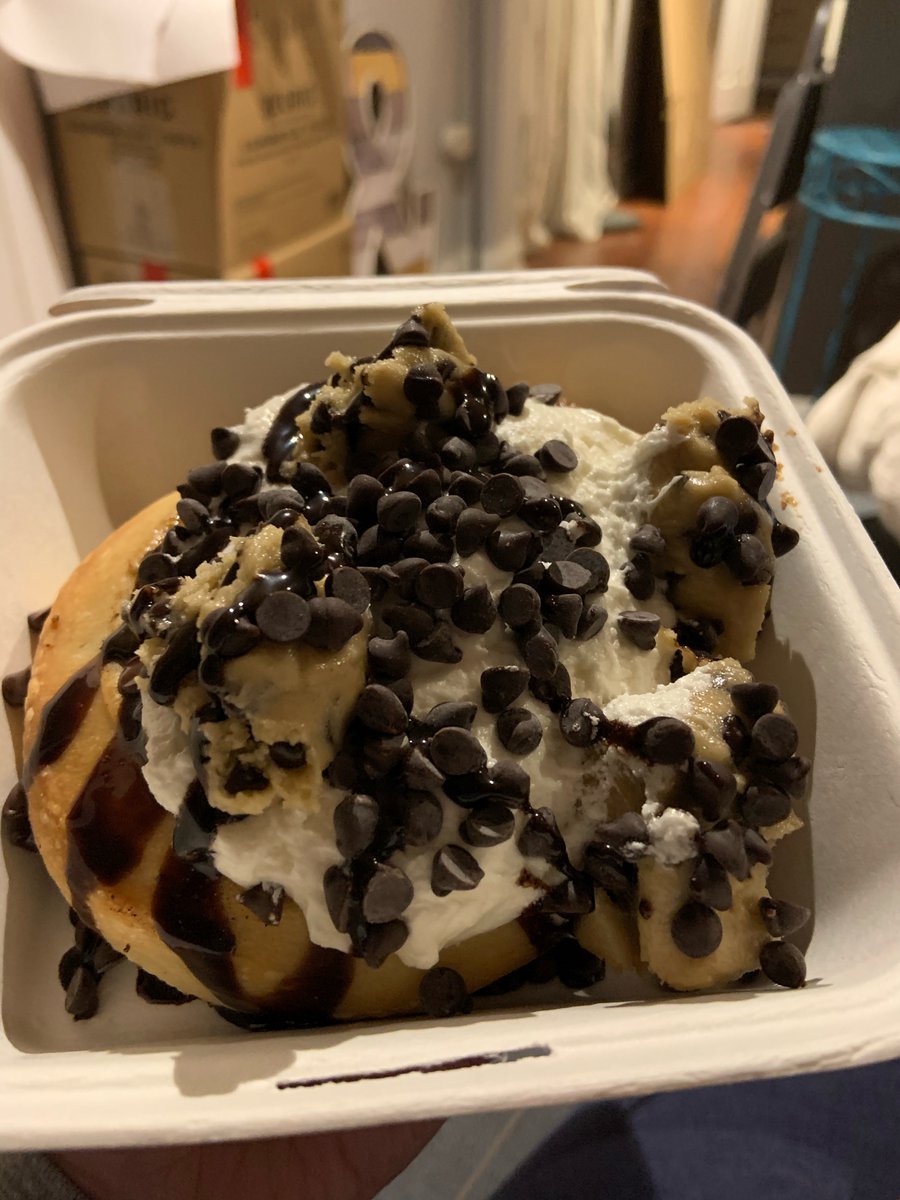 KristinMELight's tweet photo. Packing fuel from @Cinnaholic! Yum. #movingdiary https://t.co/eNoTJUfknN