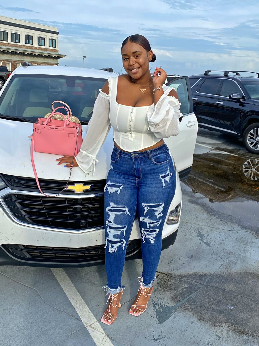 queenaiam's tweet photo. Brown skin girl, 5’9” with the brown eyes 😘 https://t.co/MlsrJJqJsi