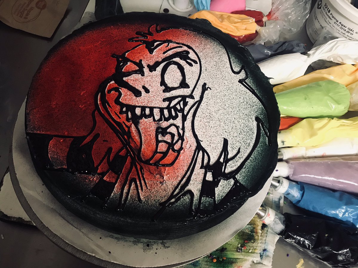 PateeSondra's tweet photo. It’s SHOWTIME !! First time EVER in my cake career drawing BeetleJuice free hand on a ice cream cake !! !!! So HAPPY right now !! #beetlejuicebeetlejuicebeetlejuice #beetlejuice #timburton #BeetleJuiceCartoon #icecreamcake #CakeArt #DiaryQueen #artist #freestyle #cakedecorating https://t.co/PPyDASaBVD
