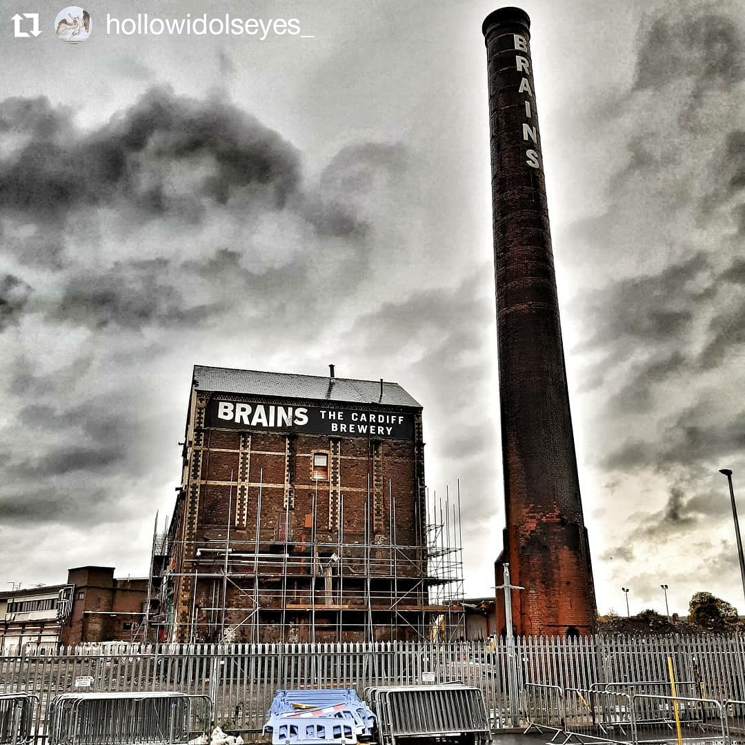 Cardifftweeter's tweet photo. #Repost from @hollowidolseyes_ on IG
• • • • • •
Stormy skies over the ever changing skyline of Cardiff. Demolition continues on Brains brewery.  Industry and jobs being replaced by restaurants and shops. #WelcomeToCardiff #Cardiff #brainsbrewery https://t.co/2SCk5LptU4