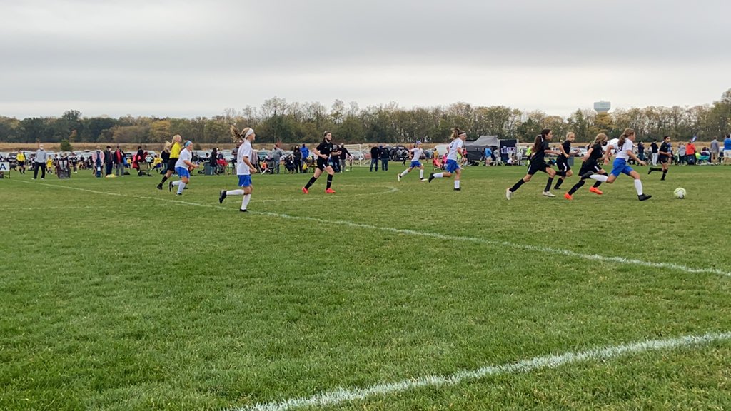 bdcummons's tweet photo. Fun first day complete at the @kingshammer #BlueChipInvitational for our KHB teams. Every game is a learning opportunity & itβs great to be on this journey with our players. https://t.co/wJoR6rhvGs