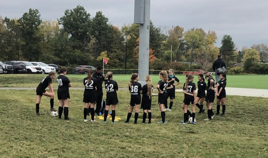 bdcummons's tweet photo. Fun first day complete at the @kingshammer #BlueChipInvitational for our KHB teams. Every game is a learning opportunity & itβs great to be on this journey with our players. https://t.co/wJoR6rhvGs