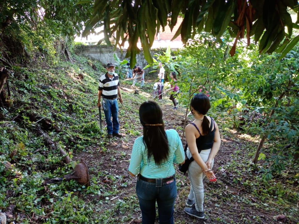#10Oct | Nuestra Militancia no descansa, el día de hoy nos reunimos para la limpieza de Nuestra Casa del Pueblo <a href="/ADemocratica/">Acción Democrática</a> #SanSebastian 
Seguimos ADelante por Venezuela 🇻🇪 Nuestra Juventud va de frente y dando la cara