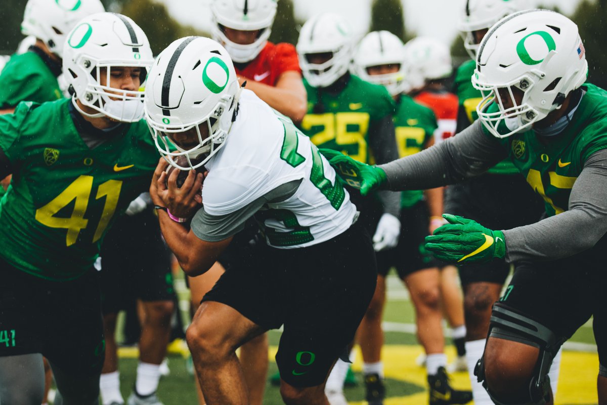 oregonfootball's tweet photo. Rain or shine. We’re always ready to work.

Fall Camp P2 | #GoDucks https://t.co/4b0caAqLfM