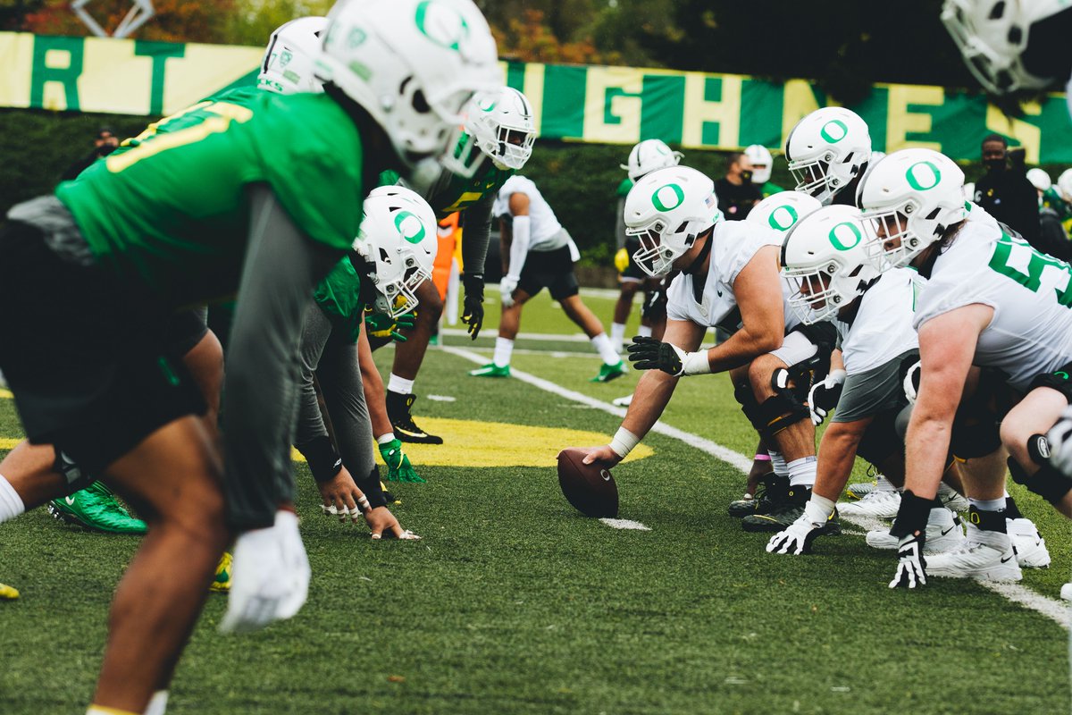 oregonfootball's tweet photo. Rain or shine. We’re always ready to work.

Fall Camp P2 | #GoDucks https://t.co/4b0caAqLfM