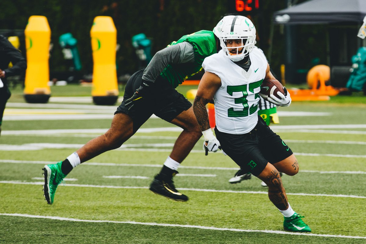 oregonfootball's tweet photo. Rain or shine. We’re always ready to work.

Fall Camp P2 | #GoDucks https://t.co/4b0caAqLfM