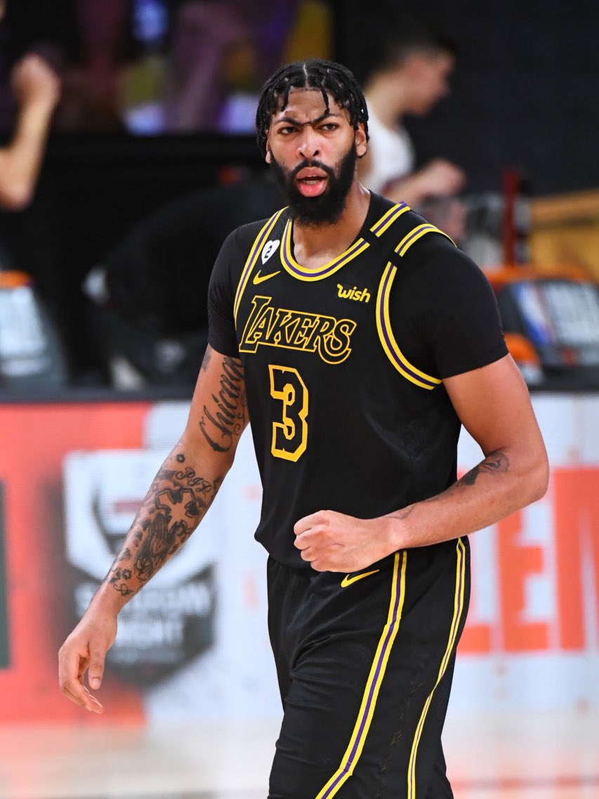 TheDunkCentral's tweet photo. Anthony Davis will not be punished by the NBA for elbowing Jae Crowder in the face
"We review every play in the games from all angles and there was nothing further to do with this."
(h/t @ClayWPLG ) https://t.co/OFx6etFnYk