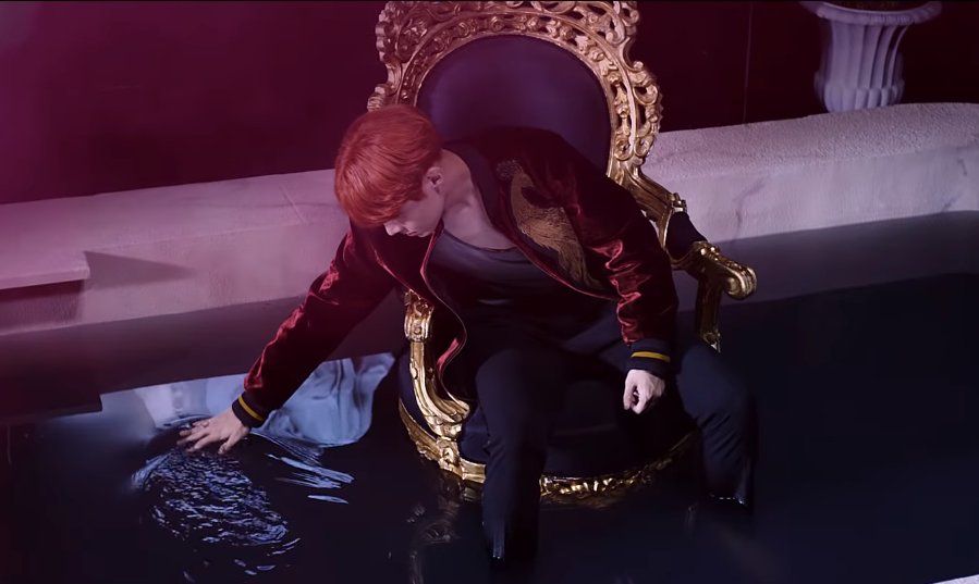 Something that did caught my eyes during the VCR was Yoongi and Hobi  you probably know why already...NARCISSUS!! But it's not the 1st time we see this hint of Hobi+Narcissus   https://twitter.com/__Samira7__/status/1312818609010466817