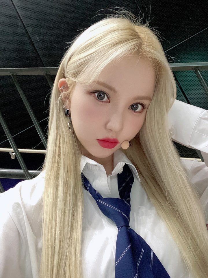 KittenEunbi's tweet photo. [💗] ~ 101020
#ICY_TIME #ITZ5COMEBACK #ITZ5

  ᴇᴜɴʙɪ'ꜱ ᴜᴘᴅᴀᴛᴇ. . . 

    Me encuentro muy feliz de estar en el comeback de todas estas preciosas niñas, soy una gran fan de todas y agradezco la invitación a mi preciosa Kumi, si no me firman la frente todas lloro mil años— https://t.co/w3Ze4iUkcp