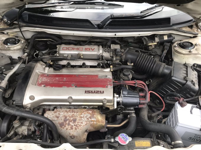 ピアッツァ車検から帰ってきた。
デスビとアッパーマウント交換してもらった。 