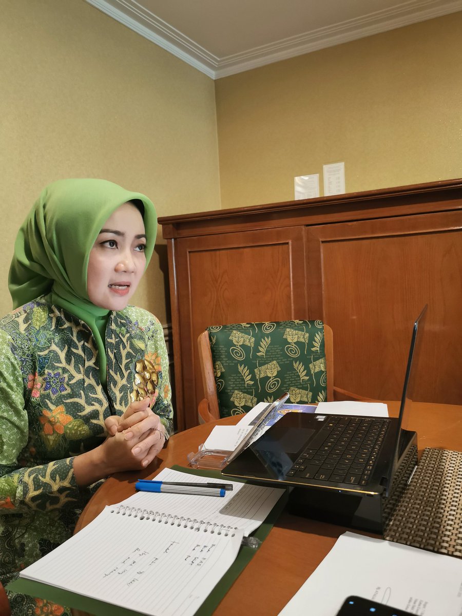 “Orang tua mengelola emosinya terlebih dahulu, karena mereka adalah pelatih emosi pertama pada anak. Anak adalah perekam &amp; peniru ulung (mimik muka, intonasi, gerak tubuh).” 💗