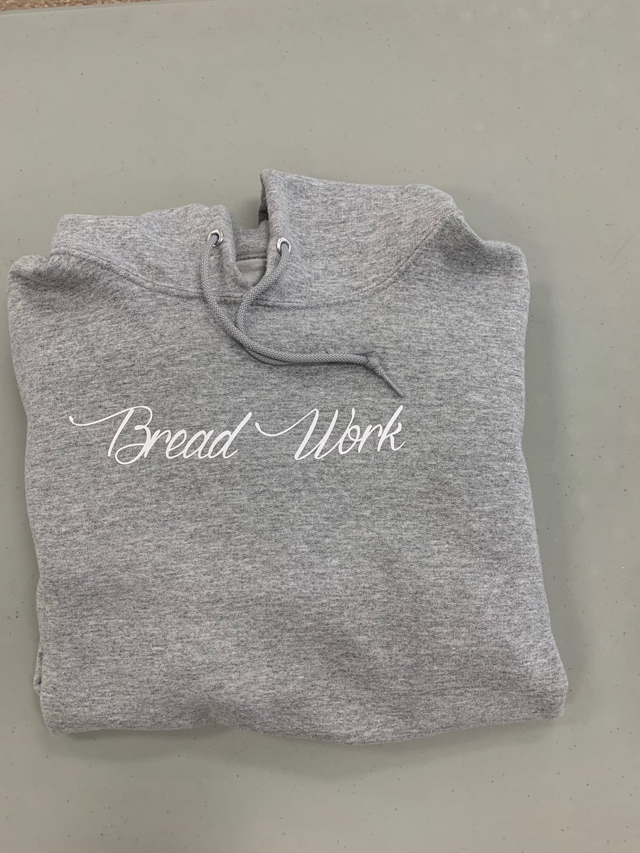 URBANGR1NDBBALL's tweet photo. @WYontek with the custom Ignatius colored Urban Gr1nd "Bread Work" hoodie!
#urbangrindbasketball #breadwork #letswork #skillskill https://t.co/Qu6sdtOYiF