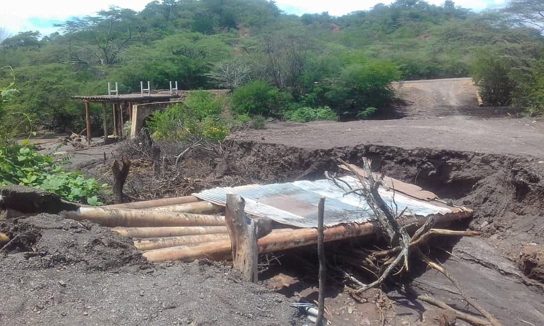 📍Municipio Democracia

Esto mismo sucede con todos los pueblos del estado.

Sin agua, sin electricidad, gas, gasolina y de paso incomunicados por la caída de los puente y el deterioro de carreteras que no han tenido ningún tipo de mantenimiento durante años.