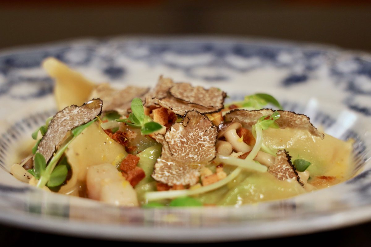 johncatucci's tweet image. Here we go! New episode of #BigFoodBucketList starts now on @FoodNetworkCA  First up, I’m in #Toronto for the best in New-Asian cuisine @DaiLoTO  I’ve been back a few times and @Ninjachefnick never disappoints!