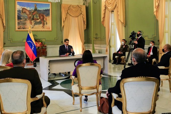 Armando_258's tweet image. #10Oct|🇻🇪📢¡ LA ETIQUETA DEL DÍA! ⏩#LeyAntibloqueoEsProgreso
El primer decreto con la Ley Antibloqueo es la creación del Centro Internacional de Inversión, para apoyar proyectos ↪️#ModoActivo @NicolasMaduro @CarnetDLaPatria
@tuitero_vnzla2 @williamf1045
@Carmenalde @Pedro_Plana