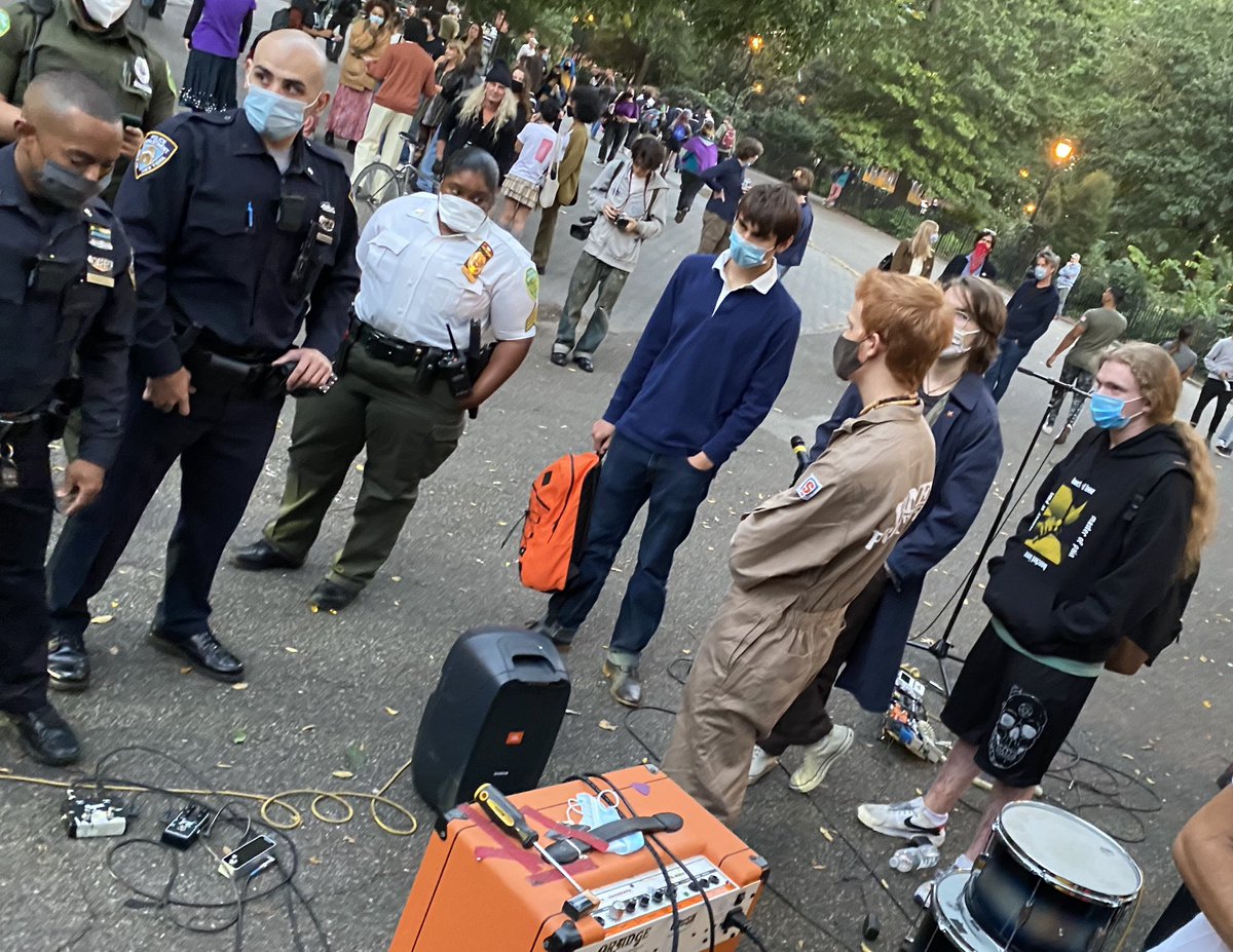 ChrisRyanAction's tweet photo. @jangelooff @edenbrower @NYCParks @NYPDnews Yeah the permit issue is gettin hot. Last week they shut down some young bands giving it a shot during the rebirth of live music #theemployees https://t.co/fFPrKwfcFV