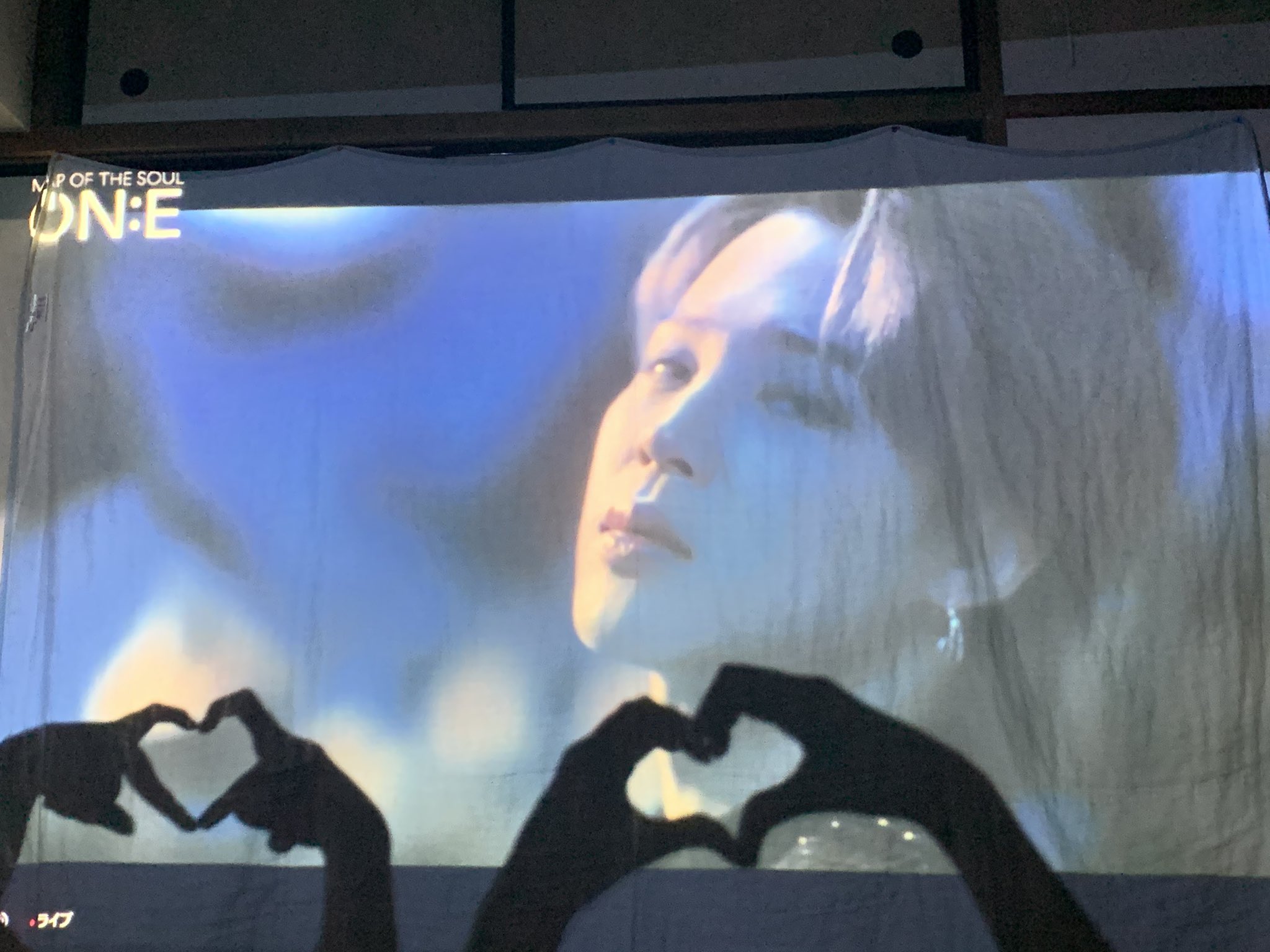 Bts123 アミボムの情報ありがとうございます Androidスマホからがつきやすい感じかな あと今日私はpc とhdmiケーブルをテレビにつないでみようと思ってるんですが 昨日皆さんいろいろな方法で見られたと思うんですが画質とか接続状況 ミラーリング