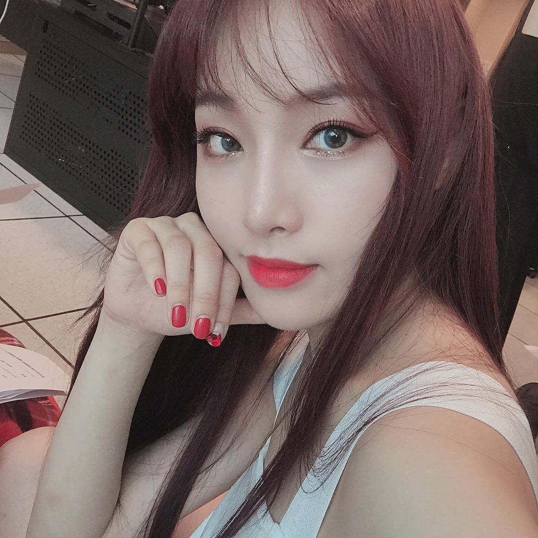 billlietw's tweet photo. ‧ 🦊 ___1O1O | 𝖊.vǝnts › 오늘 ╱** 𝐰𝐞 ⊹ @s☆ · · · 𝕡𝕣𝕖.-𝘁𝘁𝘆 ﹫ #ITZ5COMEBACK ⌟
Las heteros de Nature salieron felices y con muchísimas ganas de apoyar a estas cinco princesas del hielo en su regreso. Las adoramos!! https://t.co/usQqvbjdRx