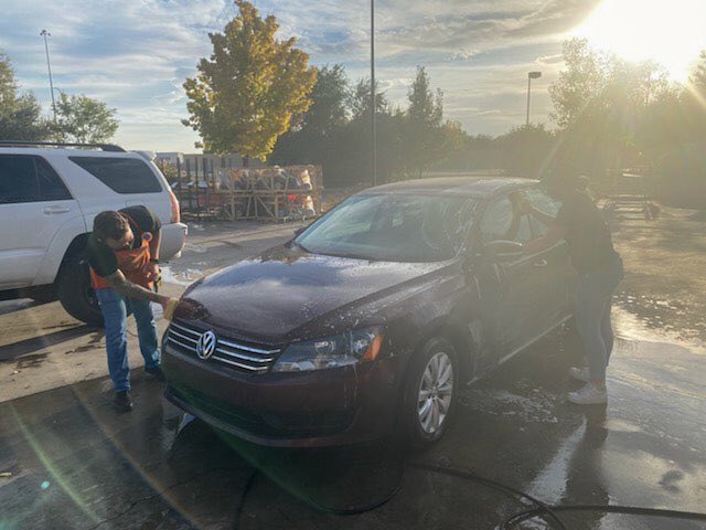 k_jahna's tweet photo. Thanks to the DH team, our cashiers and friends have sparkling clean cars!! #scrubadubdub #ferocious4416 @chunkmeister1 @NorthcreekHold @Alvarez2Joe @BradSimons3 @JeremiahEarley @JEBM_THD https://t.co/1G42ASnO8v