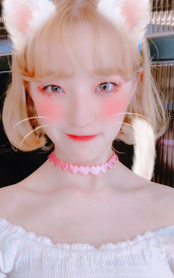 PROMlS_9's tweet photo. ㅤ· 프로미스𝟗 ♡ › // 💣 ꧞* fınd the 𝕡𝕣𝕠𝕞.isə : : havıng @f.𝖚𝖓 ⿻ 💗 ﹫ #ITZ5COMEBACK ˛ @ITZ5official _ˇ
Honey bebé está bien feliz de poder apoyar a las bebés de ITZ5 porque ella es igual de helada que ustedes. 🥶 https://t.co/LV6m218NCM