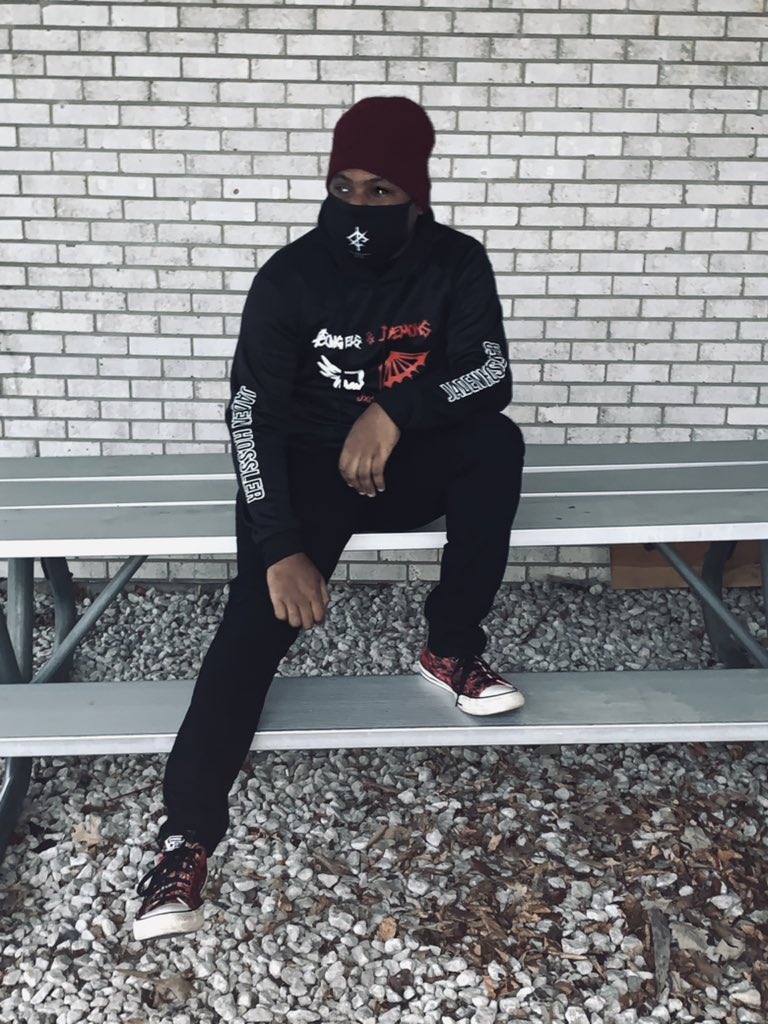 MCwolfbrat's tweet image. My Photoshoot wearing my brand new @jadenhossler Angels &amp;amp; Demons Hoodie.😇😈🤍❤️🖤 #jxdn #jxdnhossler #jadenhossler #angelsanddemons #hoodie #photoshoot