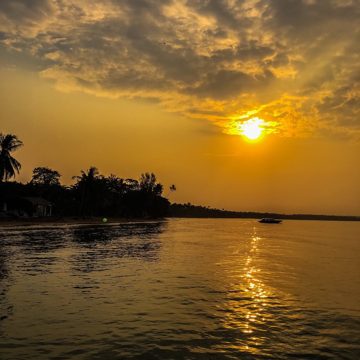 sea_viewresort's tweet photo. https://t.co/dNUXt3gzWH
#Thailand #PeoplesParty #kohmak #kohchang #loikrathong https://t.co/Oix7dw7opp