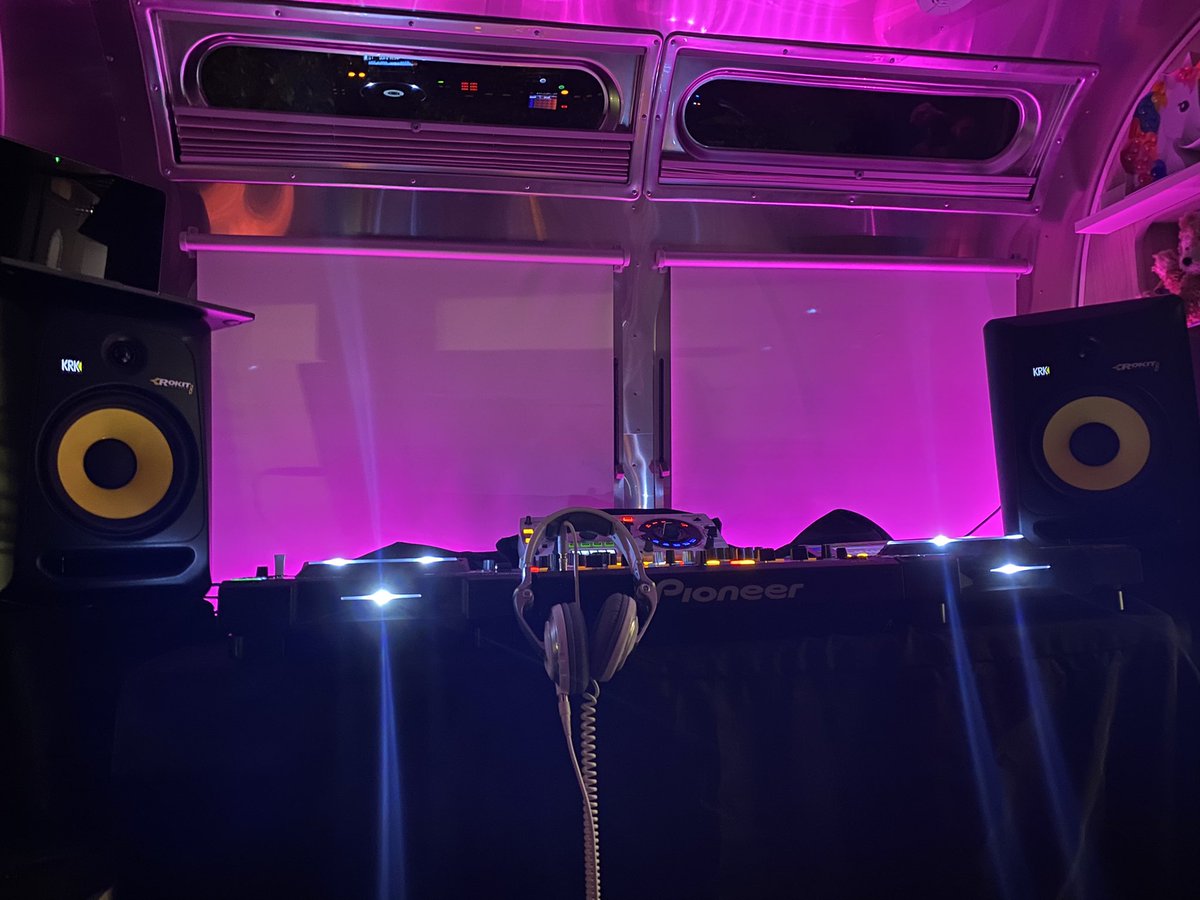 SecBarbie's tweet photo. It’s about to get crazy from a remote location tonight!! #HackerCampers https://t.co/YJz23tuGXn