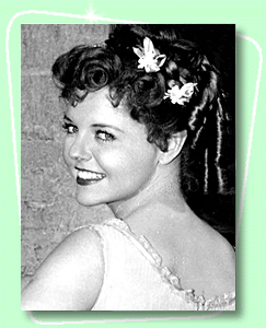 TMAN1108pm's tweet photo. hey... Jean is pretty hot too.... #Svengoolie .... #JaneHoward https://t.co/4SxNL0kmBd