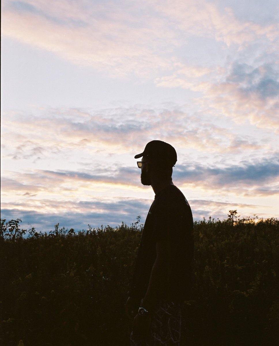 mcdreamyvii's tweet photo. sky might fall but i ain’t worried at all https://t.co/n7GgbQFsxo
