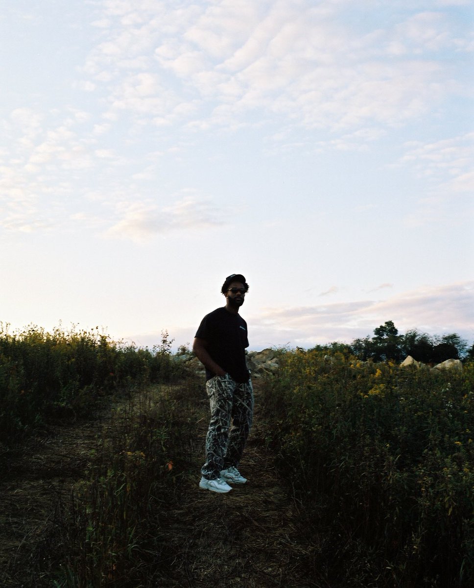 mcdreamyvii's tweet photo. sky might fall but i ain’t worried at all https://t.co/n7GgbQFsxo
