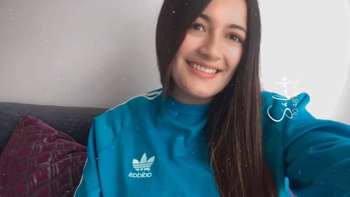 ManuelaMT_'s tweet photo. Ya le compraron buzos a mi amiga @Daniela_yepes22 ? https://t.co/nYLZuAqPyy