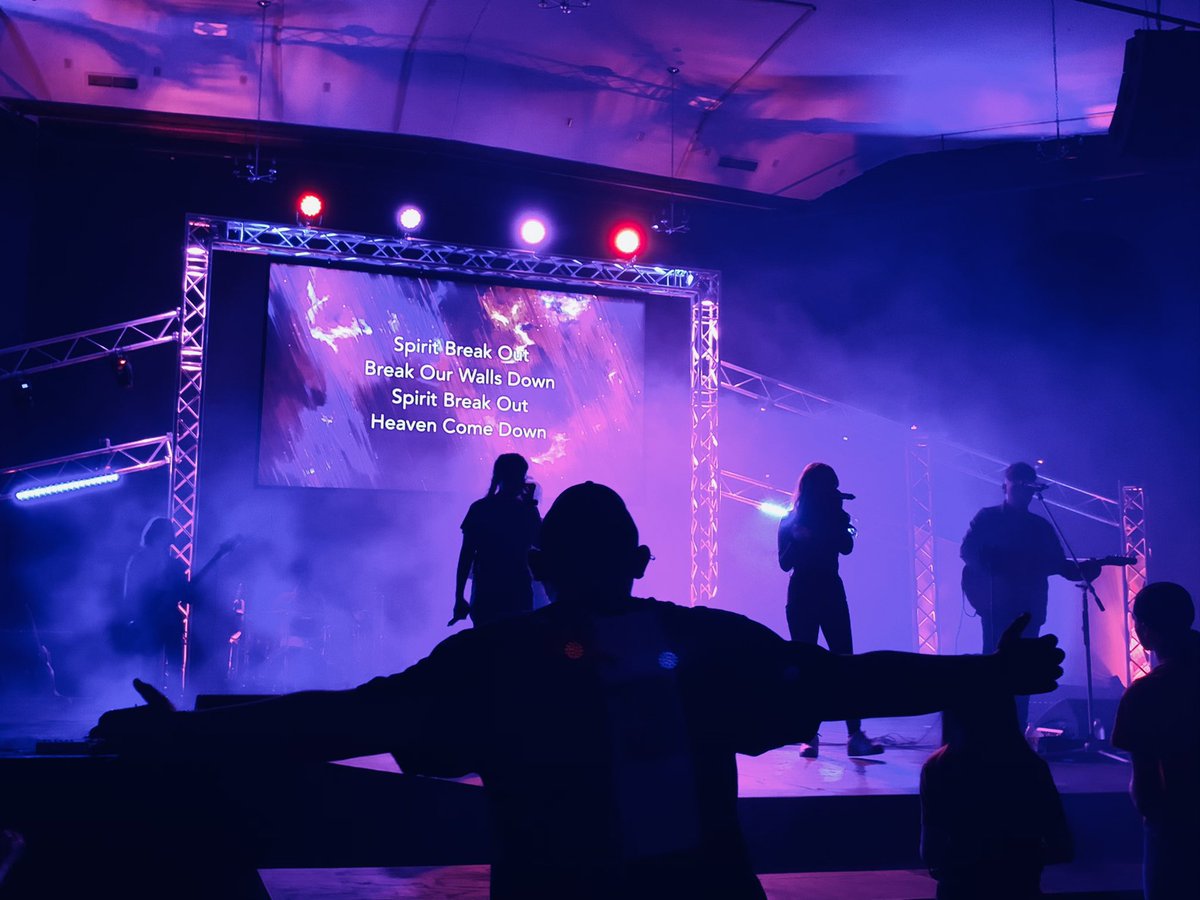 CatalystYouthTX's tweet photo. What. A. Night. 🙌🏼
Pastor @brandonfender preached an amazing word &amp; the Holy Ghost had his way! 
💯
Be sure to be here next week as as our series on #GhostStories continues! 
🔥
#CYM #Jesus #Catalyst #Youth #YoungAdults #Possessed #ThisIsAMove #ThisIsCulture #CounterCulture https://t.co/J7Hj0uopGo