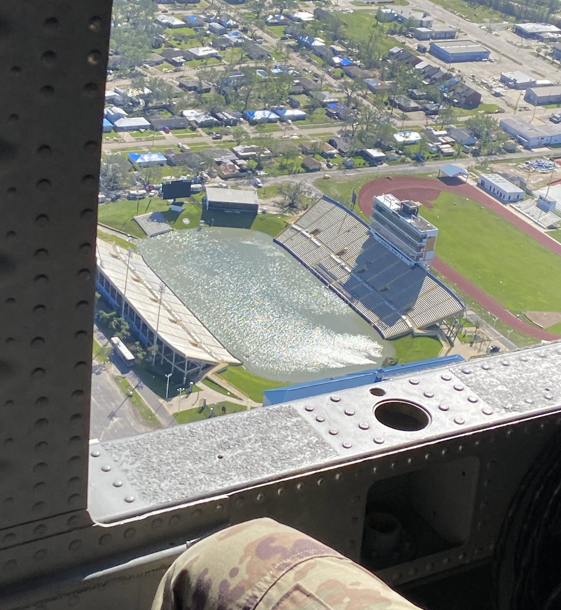 itsjengreene's tweet photo. Cowboy Stadium aka “The Hole” https://t.co/a2Q2cMw08V
