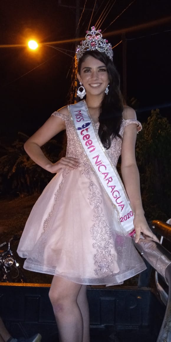 #Nicaragua | La nueva Miss Teen es originaria de Ochomogo, jurisdicción del municipio de #Potosí, lugar donde fue recibida por familiares y su pueblo.