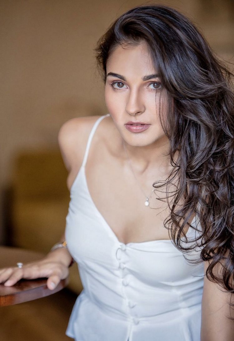 EkB4maEU8AEF-hO?format=jpg&name=medium