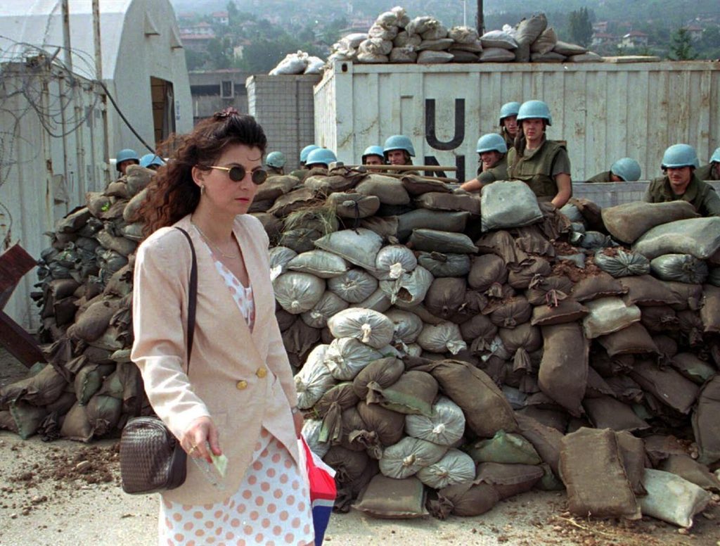 'Bosnian Women' Sarajevo 1995 #ŽeneBiH #SiegeWave #Style Photo Ka...