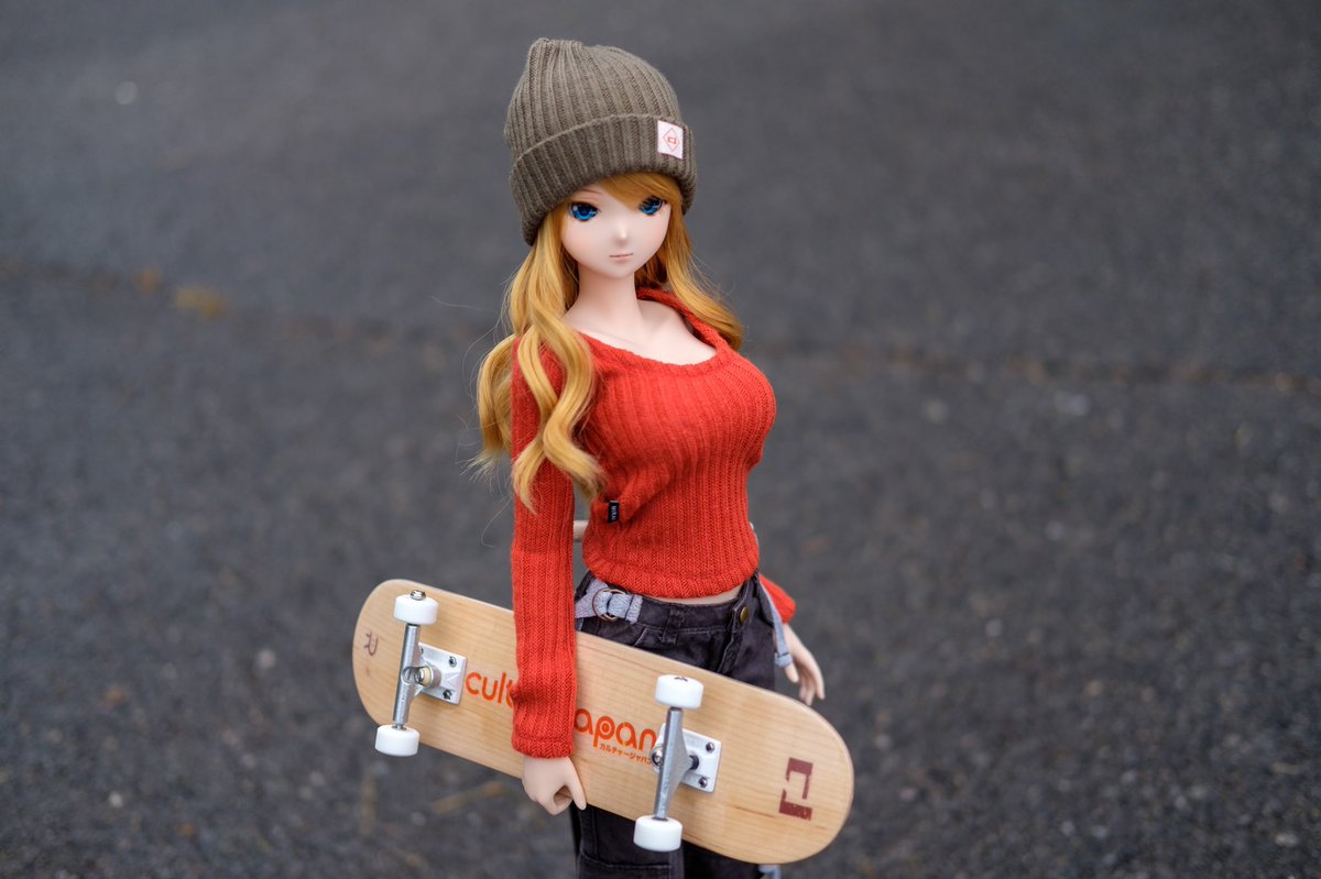 BeOTAKU_'s tweet photo. I finally was able to get my boards together. The waterslides didn’t come out exactly the way I wanted but overall I’m really happy with the overall results. I even attempted handboarding, maybe I’ll start practicing.
I’m also eying another board, too.

#smartdoll #handboard https://t.co/ZbxefhrxyL