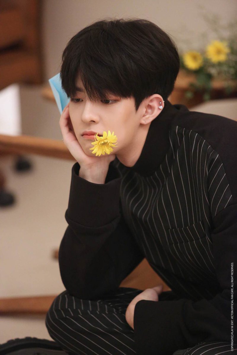 timeto_subin's tweet photo. 191011 VICTON STORY 
: 팬미팅 포스터 촬영 현장 비하인드 컷 공개!

#빅톤 #VICTON #수빈 #정수빈 https://t.co/16RaLxzEN8